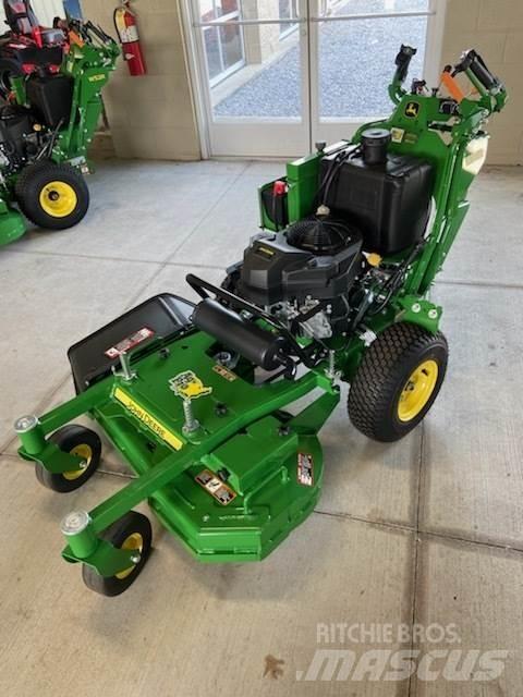 John Deere W36R Tolókaros fűnyírók