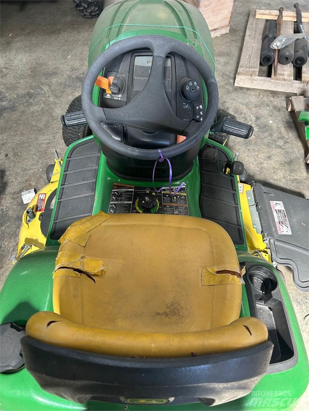 John Deere X300 Ráülős fűnyírók