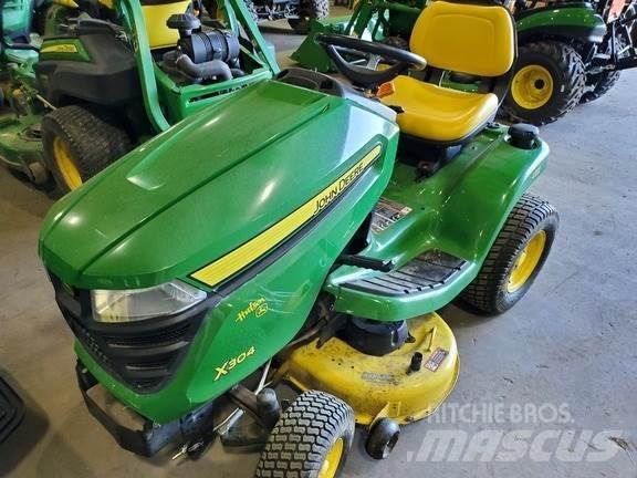 John Deere X304 Ráülős fűnyírók