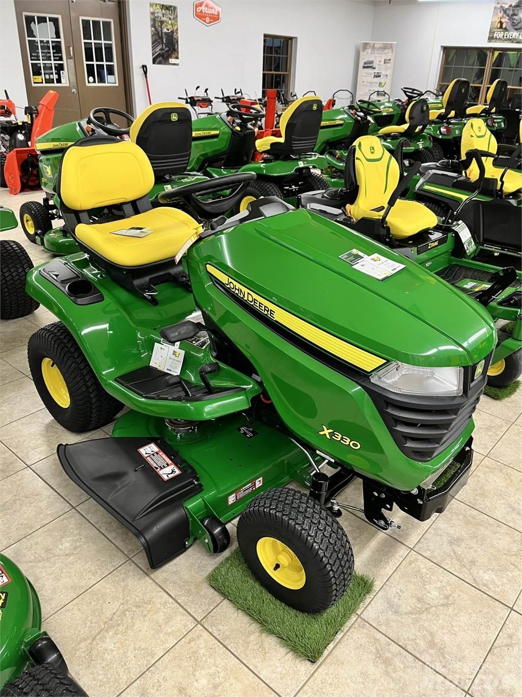 John Deere X330 Kompakt traktorok