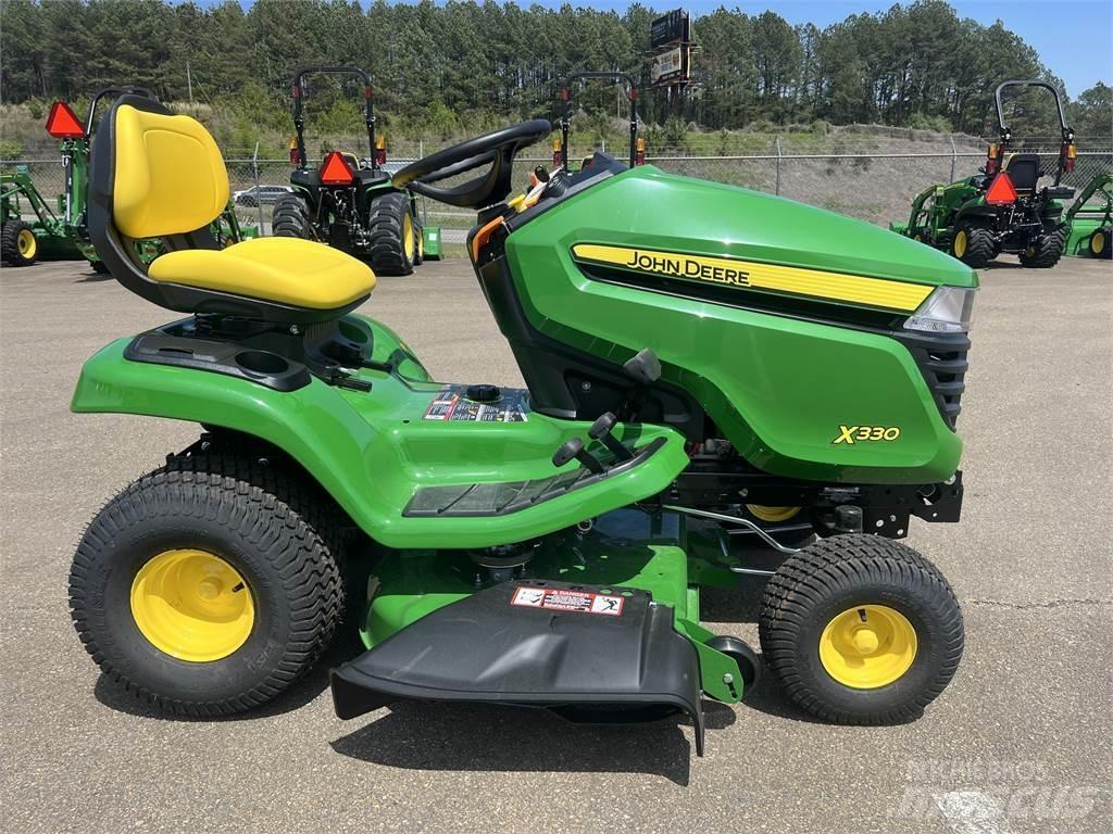 John Deere X330 Kompakt traktorok