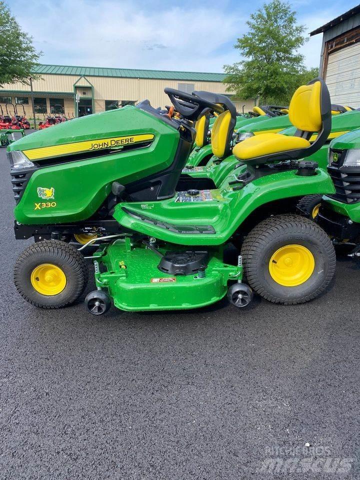 John Deere X330 Kompakt traktorok