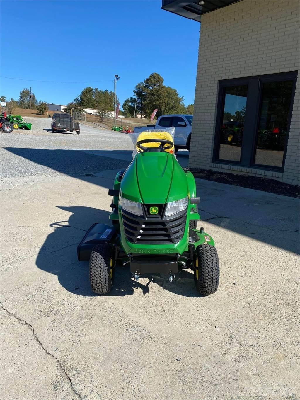 John Deere X330 Kompakt traktorok