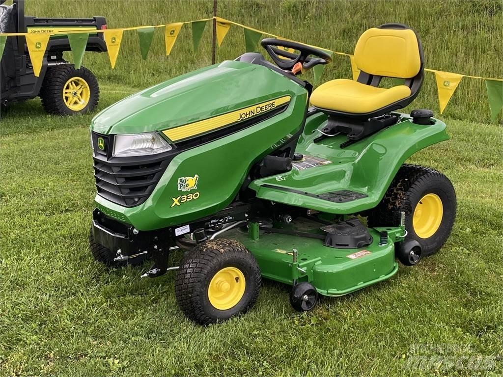 John Deere X330 Kompakt traktorok