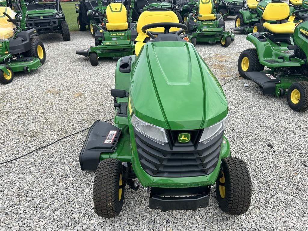 John Deere X330 Kompakt traktorok