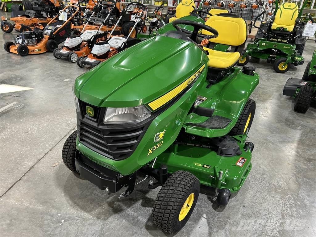 John Deere X330 Kompakt traktorok
