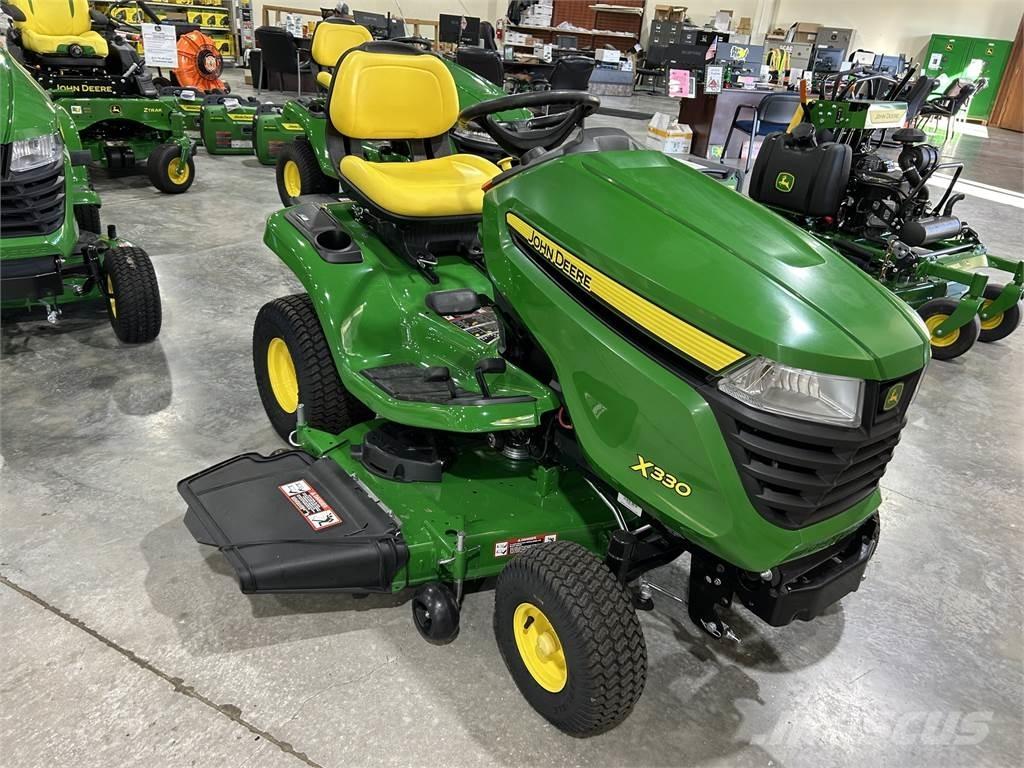 John Deere X330 Kompakt traktorok