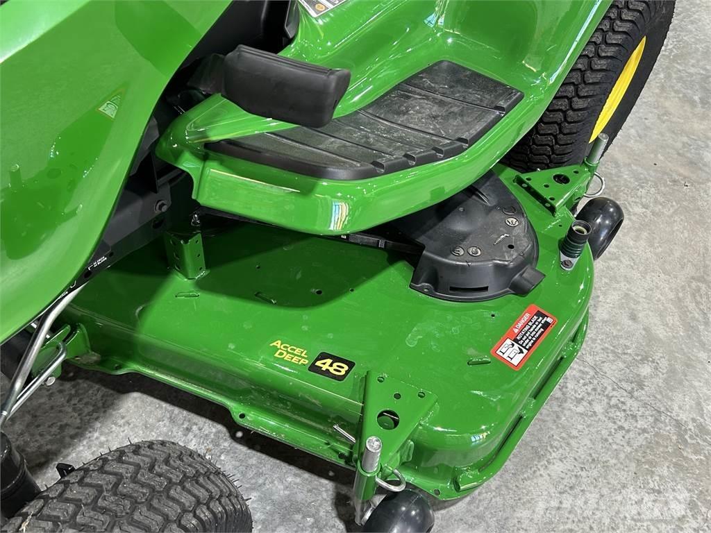 John Deere X330 Kompakt traktorok