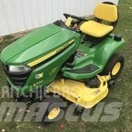 John Deere X330 Kompakt traktorok