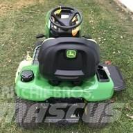 John Deere X330 Kompakt traktorok