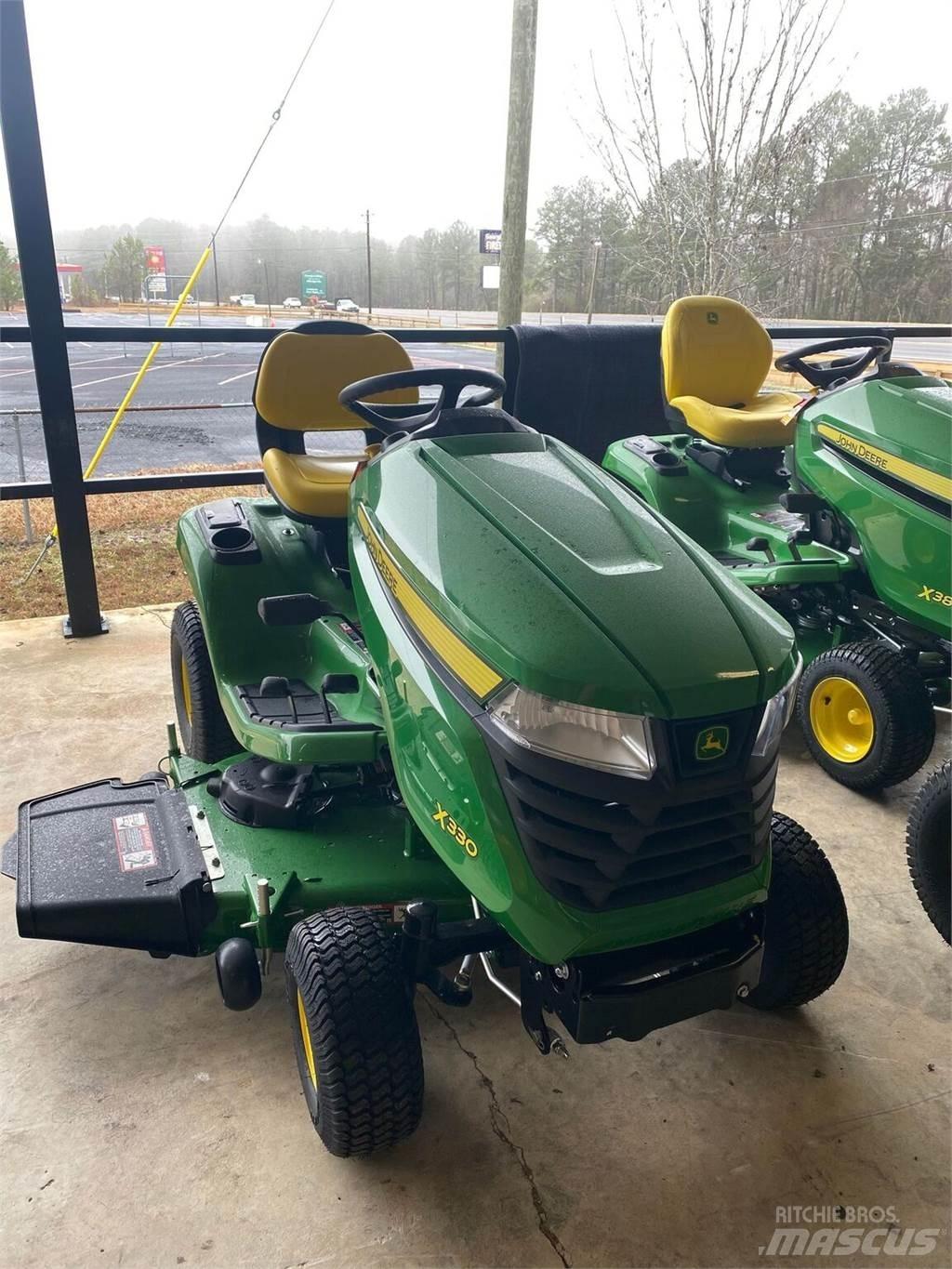 John Deere X330 Kompakt traktorok