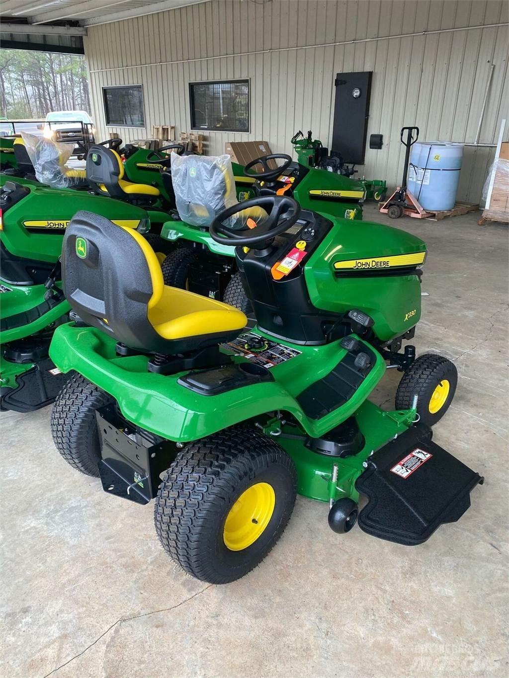 John Deere X330 Kompakt traktorok