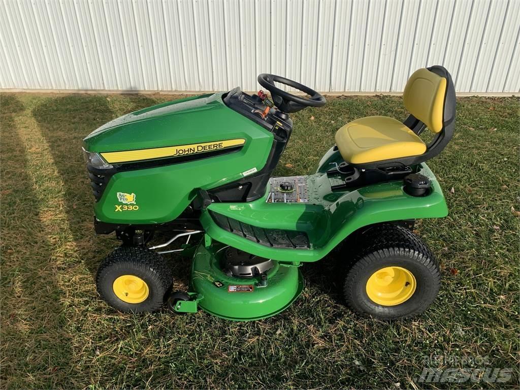 John Deere X330 Kompakt traktorok