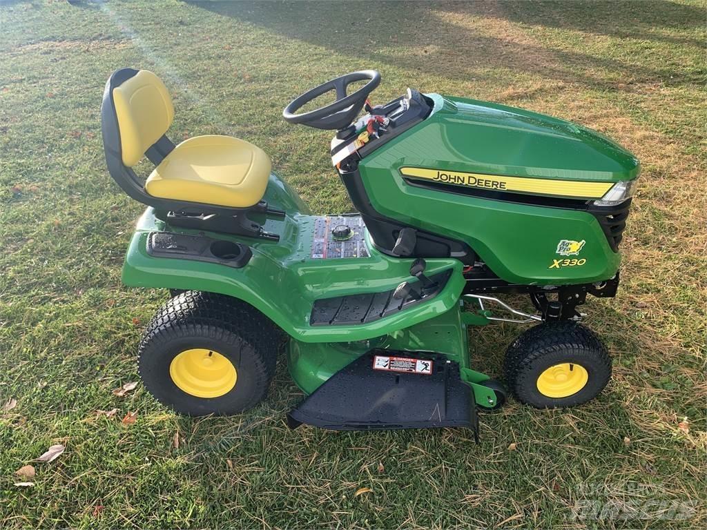 John Deere X330 Kompakt traktorok