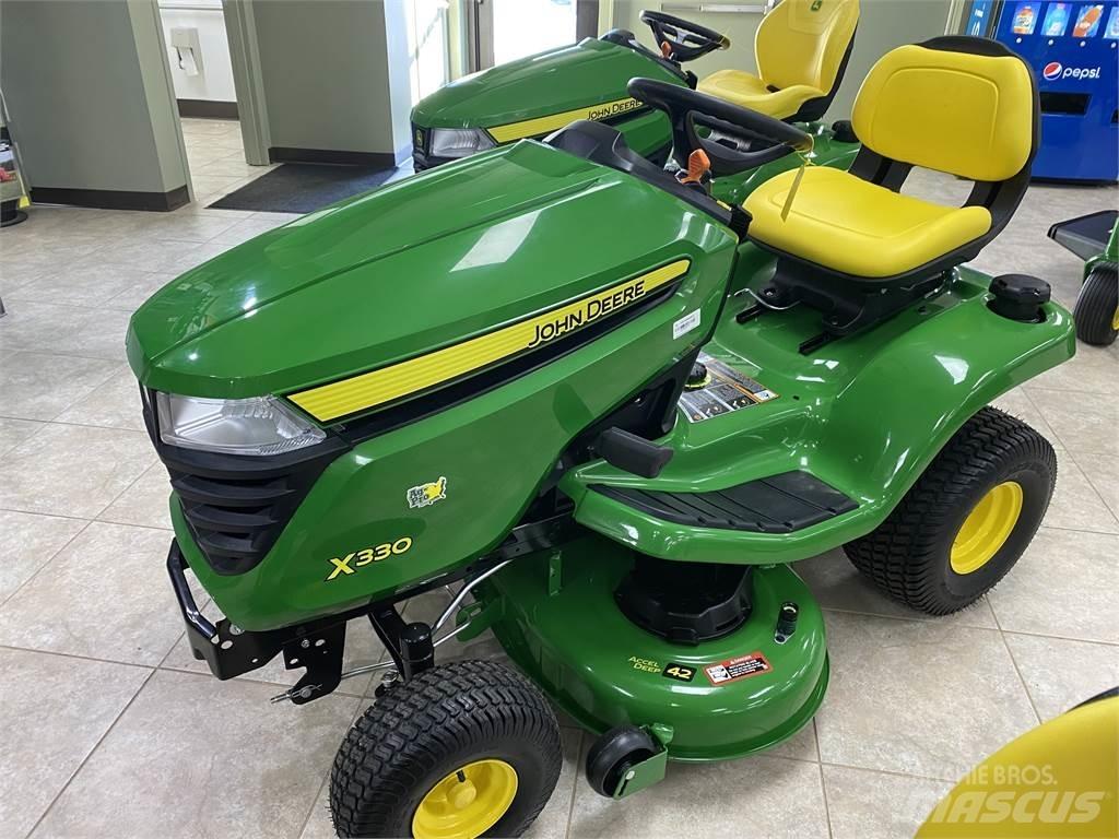 John Deere X330 Kompakt traktorok