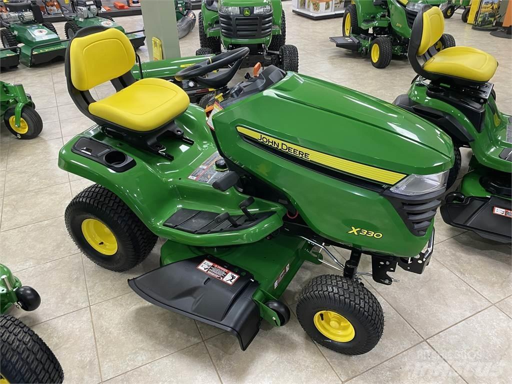 John Deere X330 Kompakt traktorok