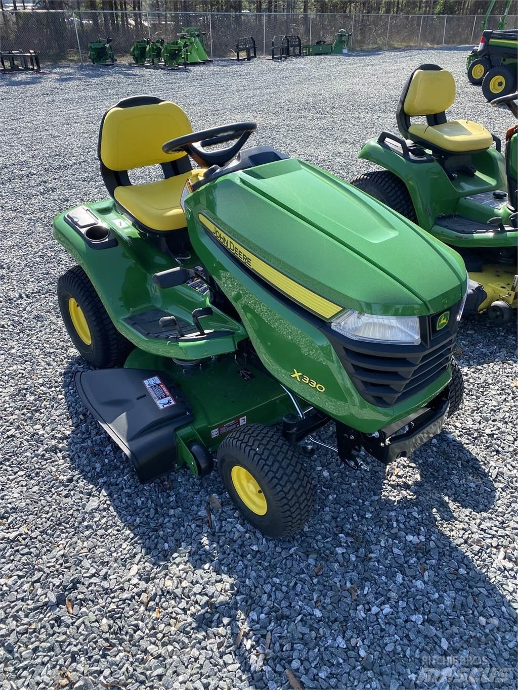 John Deere X330 Kompakt traktorok