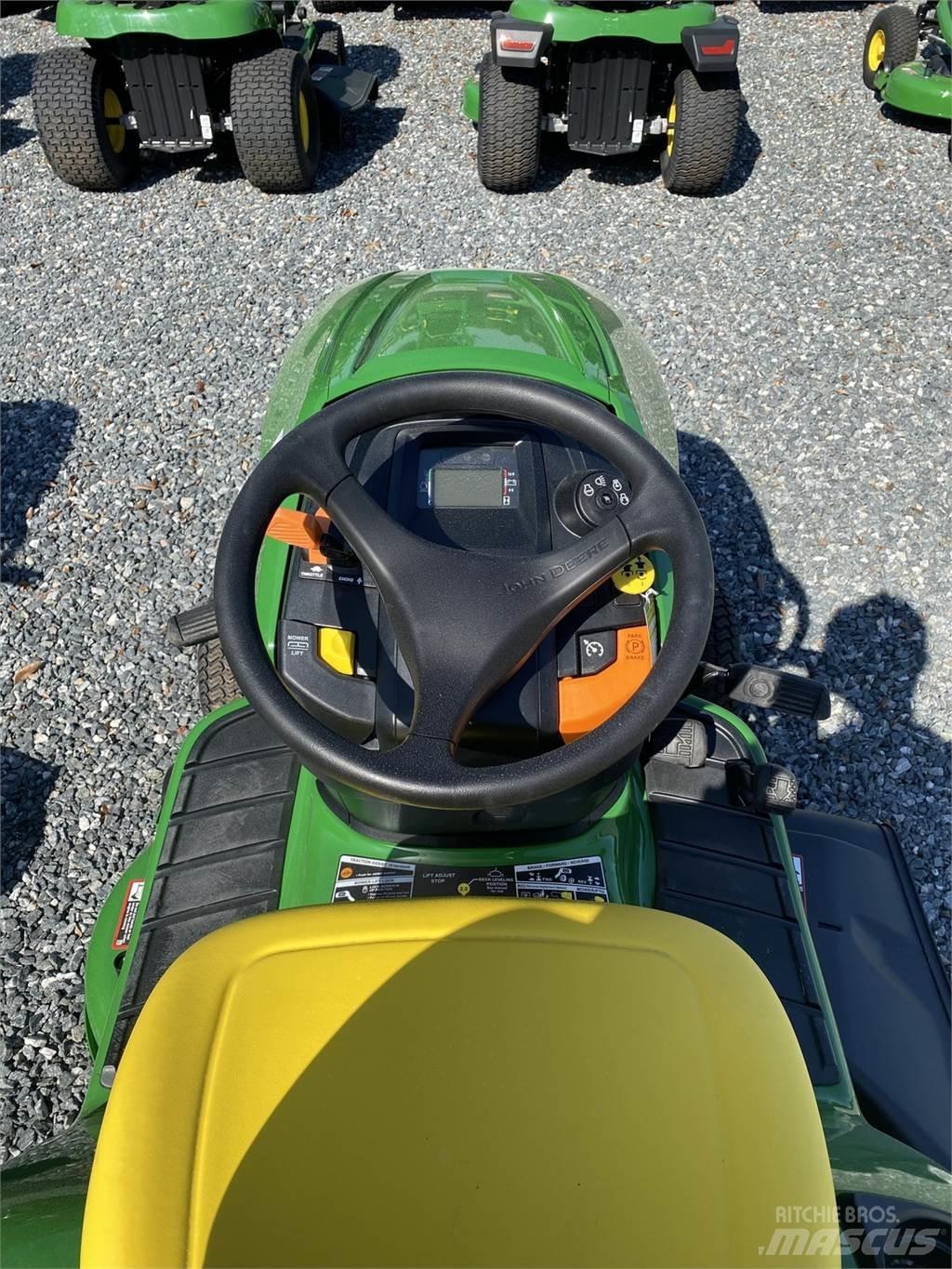 John Deere X330 Kompakt traktorok