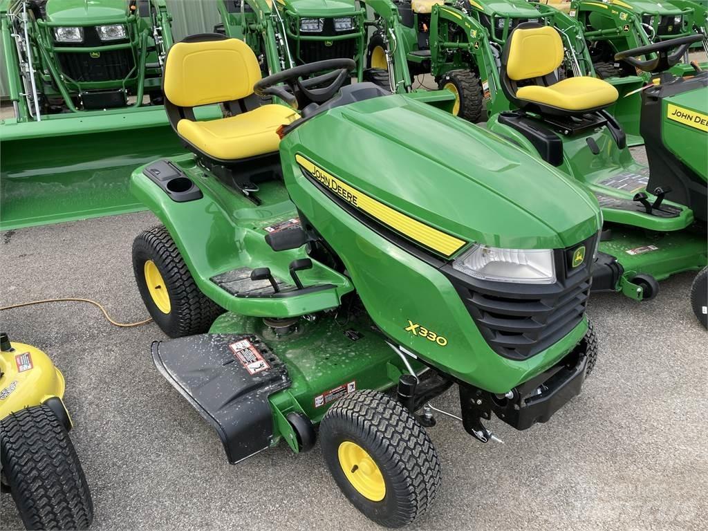 John Deere X330 Kompakt traktorok