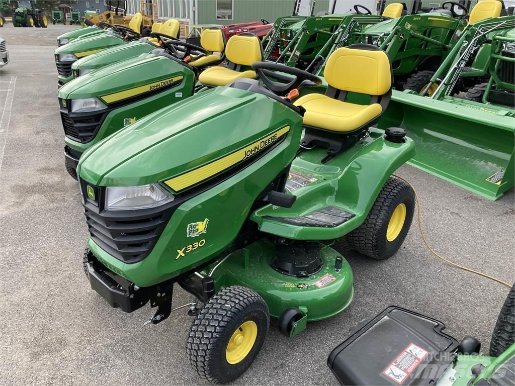 John Deere X330 Kompakt traktorok