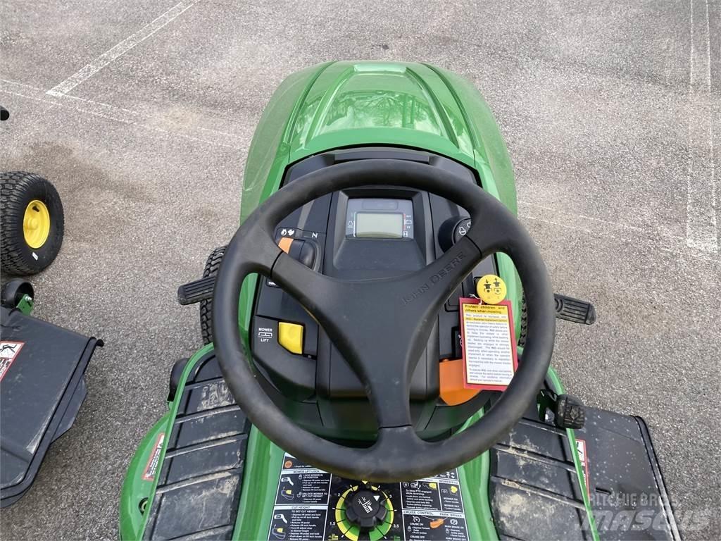 John Deere X330 Kompakt traktorok