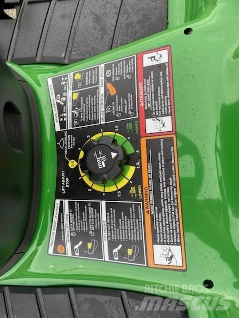 John Deere X350 Kompakt traktorok