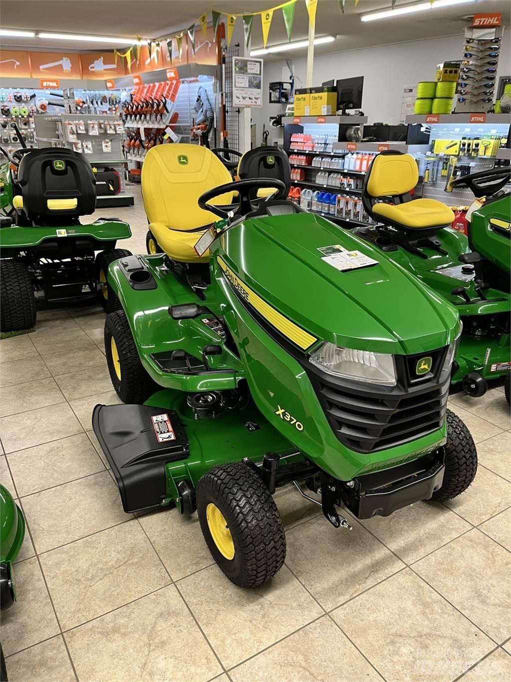 John Deere X370 Kompakt traktorok