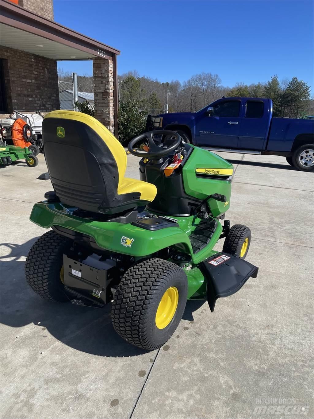John Deere X370 Kompakt traktorok