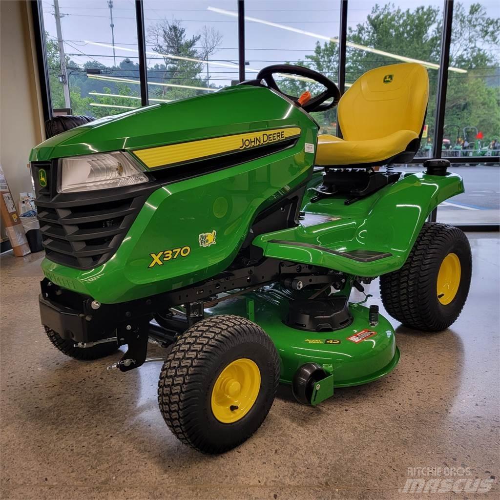 John Deere X370 Kompakt traktorok