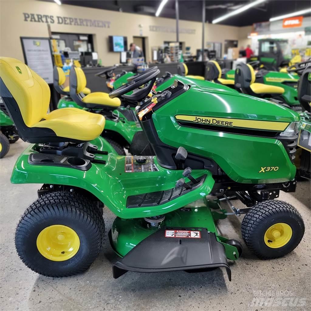 John Deere X370 Kompakt traktorok