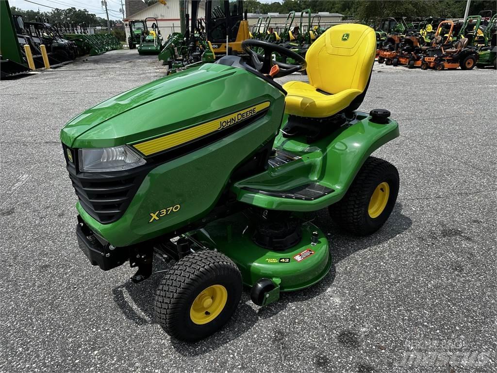 John Deere X370 Kompakt traktorok