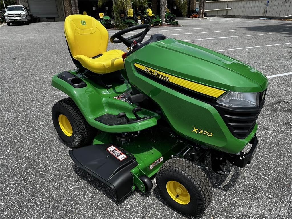 John Deere X370 Kompakt traktorok