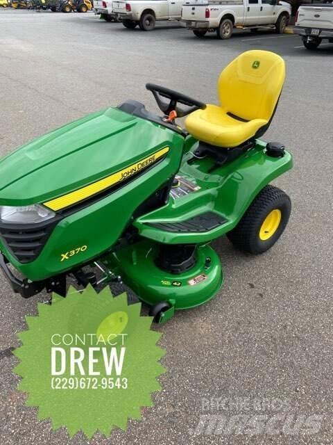 John Deere X370 Kompakt traktorok