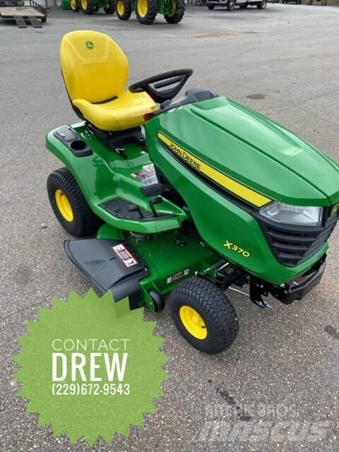 John Deere X370 Kompakt traktorok