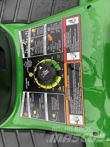 John Deere X370 Kompakt traktorok