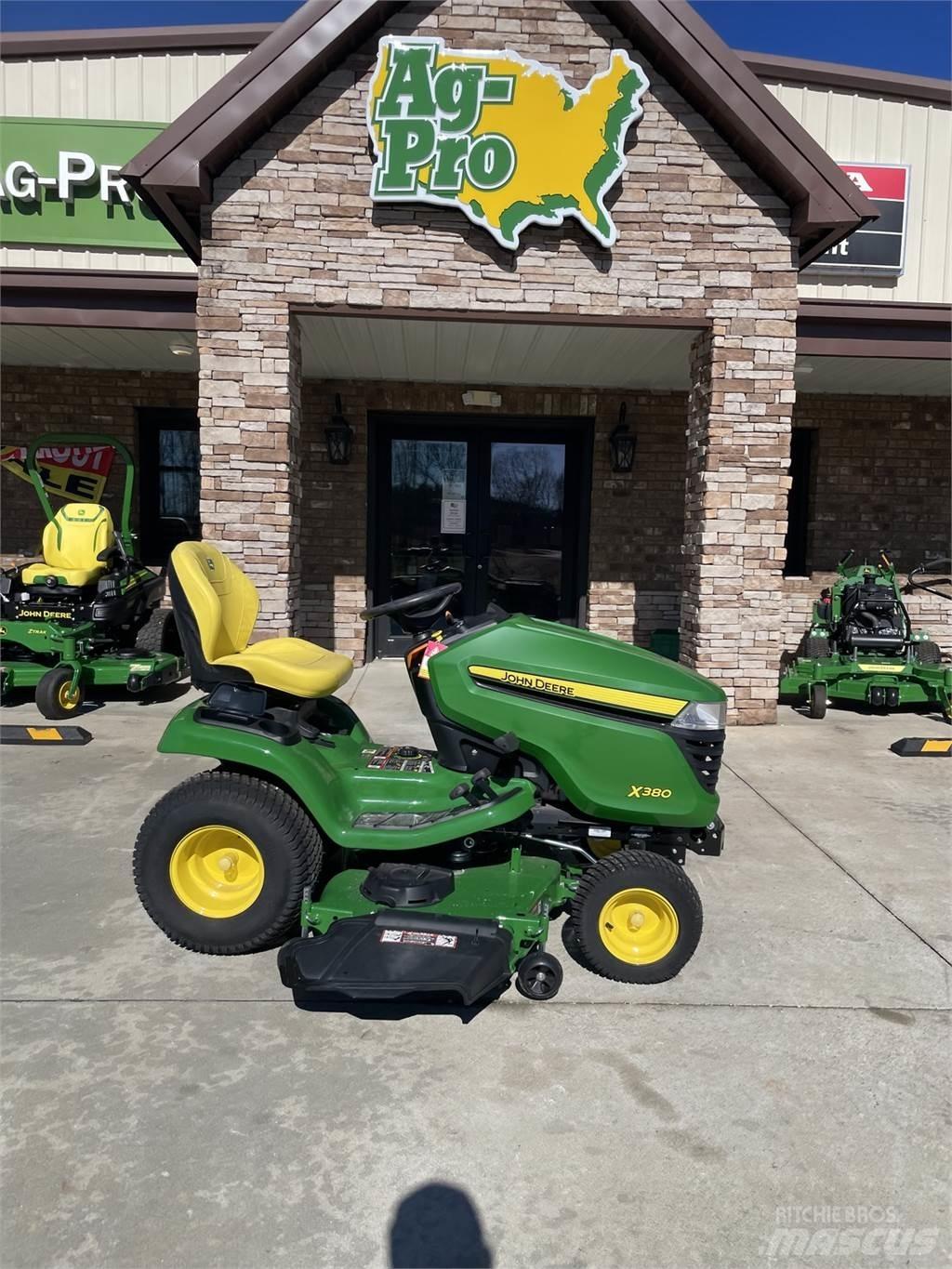John Deere X380 Kompakt traktorok