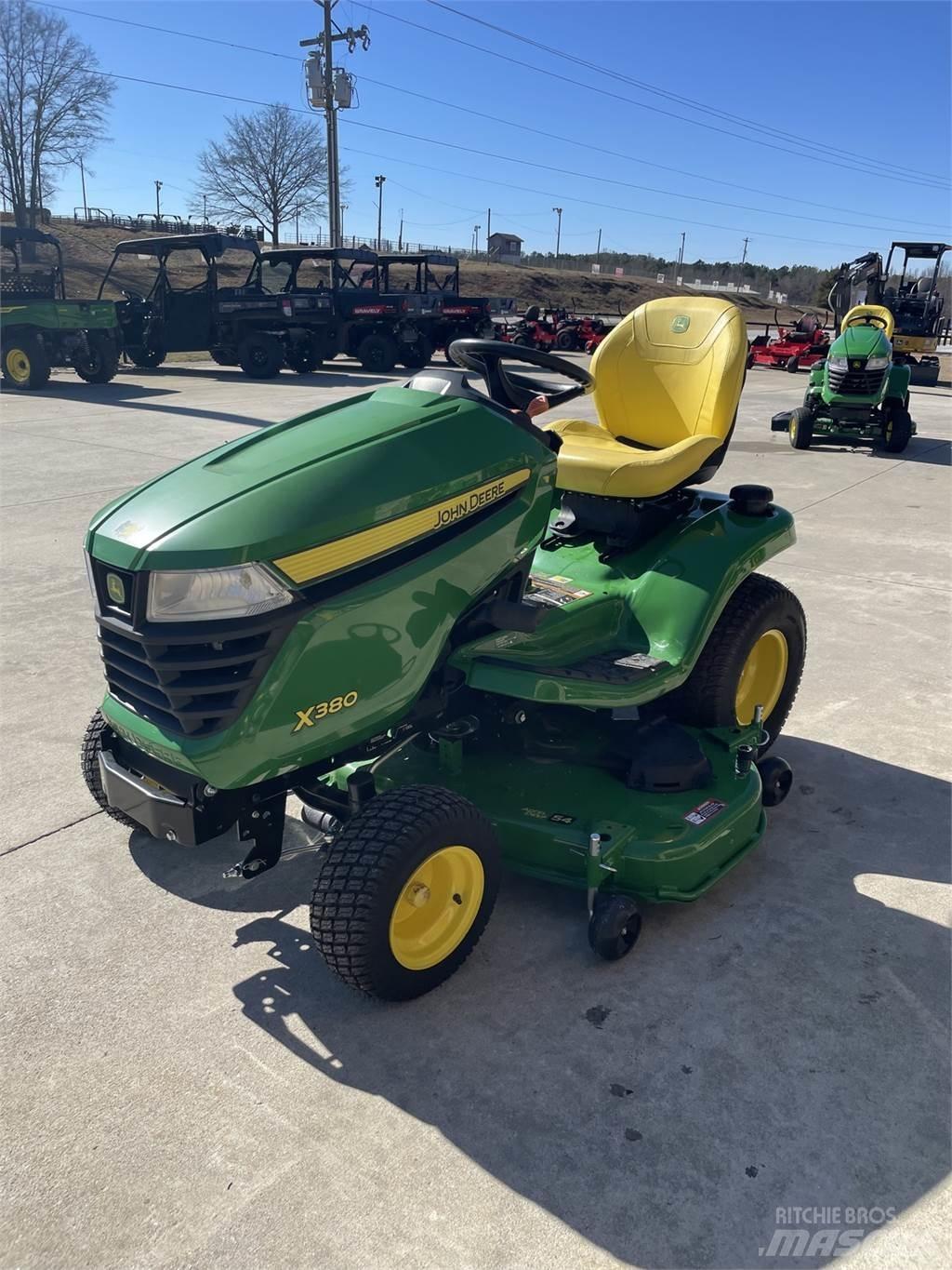 John Deere X380 Kompakt traktorok