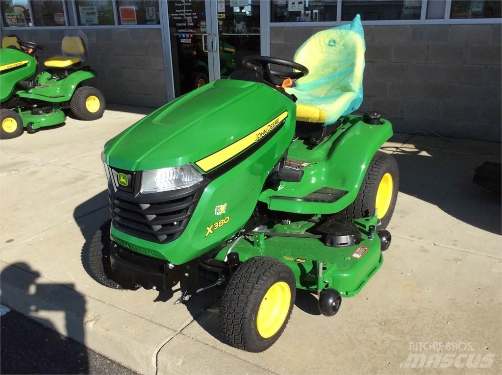 John Deere X380 Kompakt traktorok