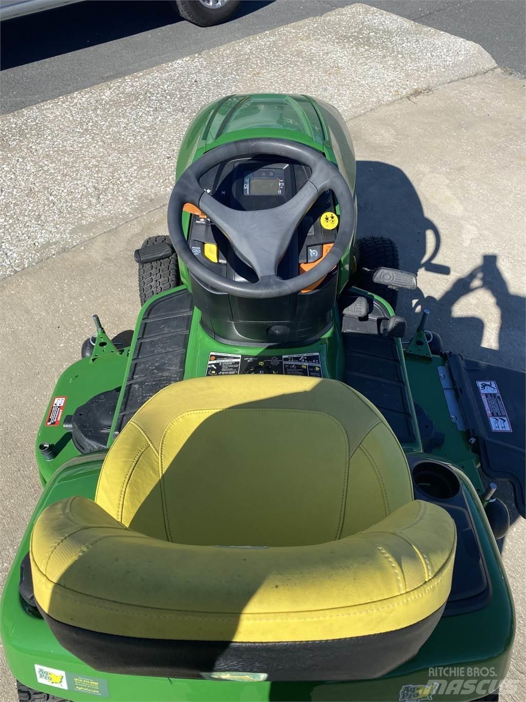 John Deere X380 Kompakt traktorok