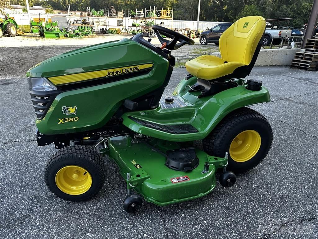 John Deere X380 Kompakt traktorok