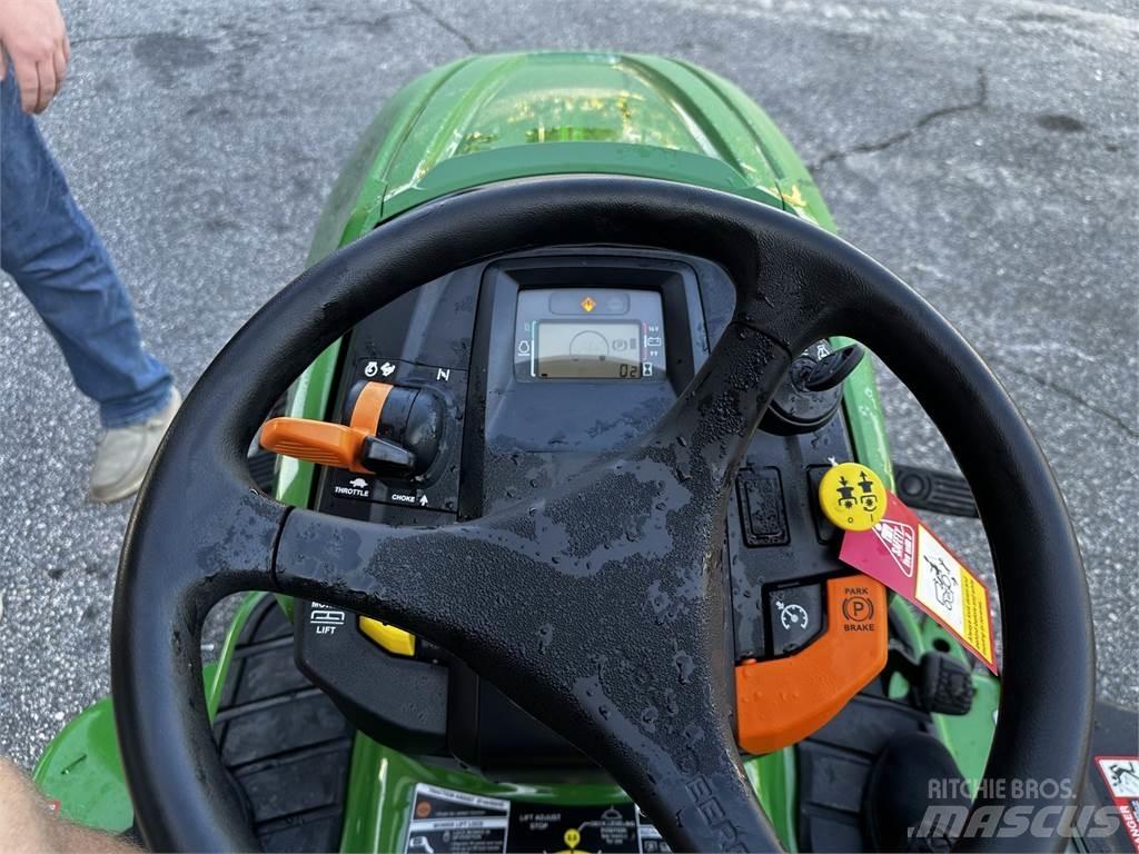 John Deere X380 Kompakt traktorok