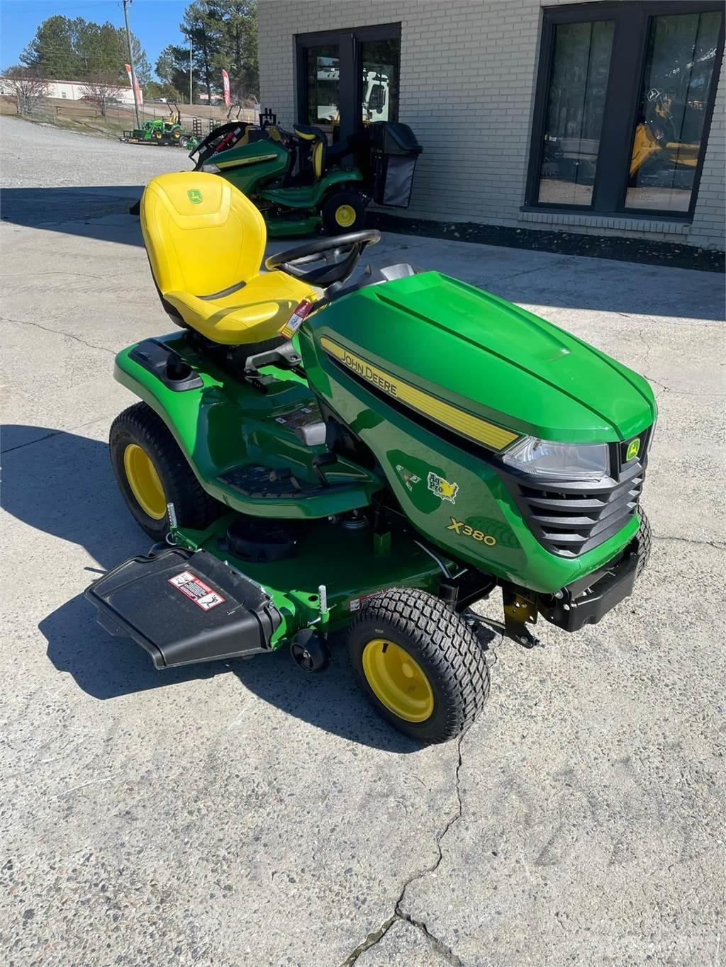 John Deere X380 Kompakt traktorok
