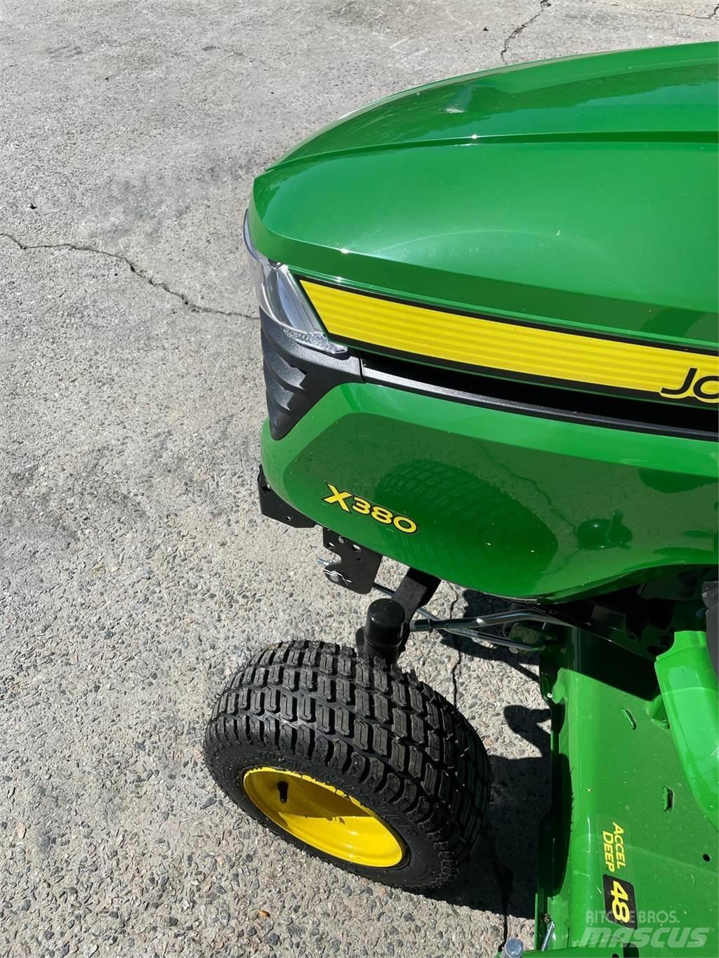 John Deere X380 Kompakt traktorok