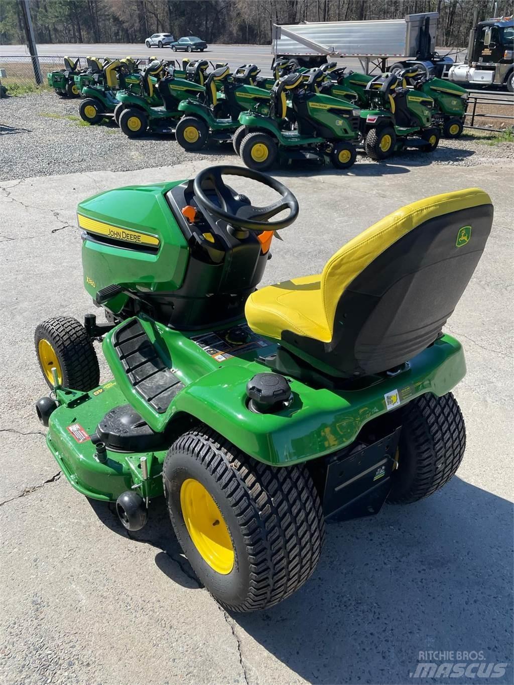 John Deere X380 Kompakt traktorok