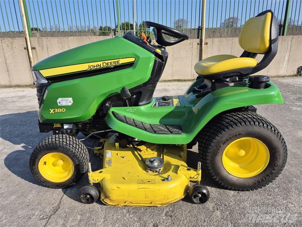 John Deere X380 Kompakt traktorok