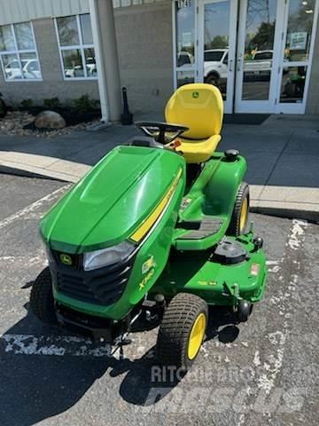 John Deere X380 Ráülős fűnyírók