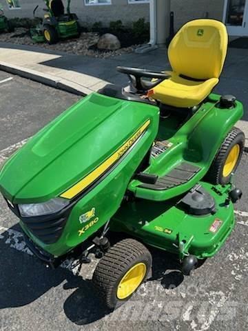 John Deere X380 Ráülős fűnyírók