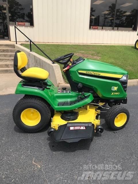 John Deere X380 Kompakt traktorok