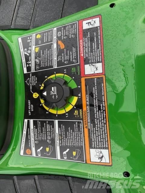 John Deere X380 Kompakt traktorok