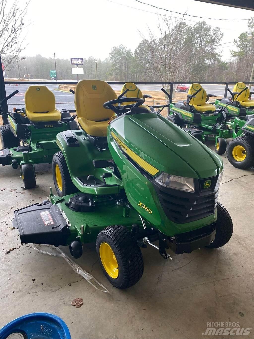 John Deere X380 Kompakt traktorok